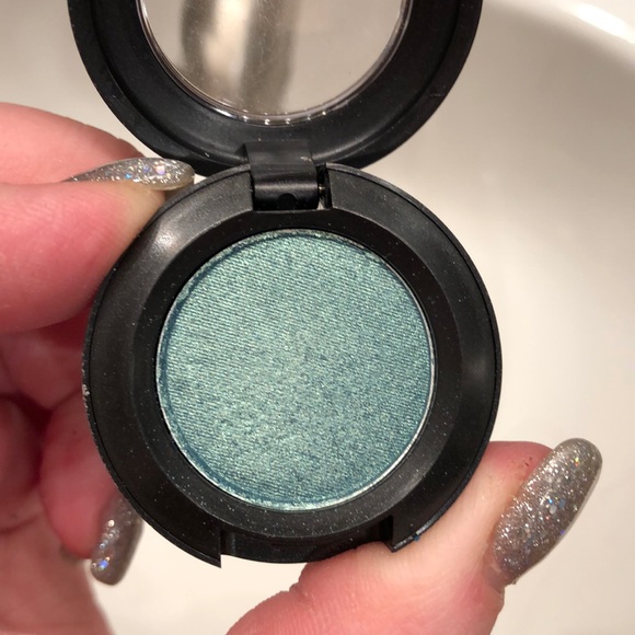 MAC eyeshadow - Picture 2 of 4
